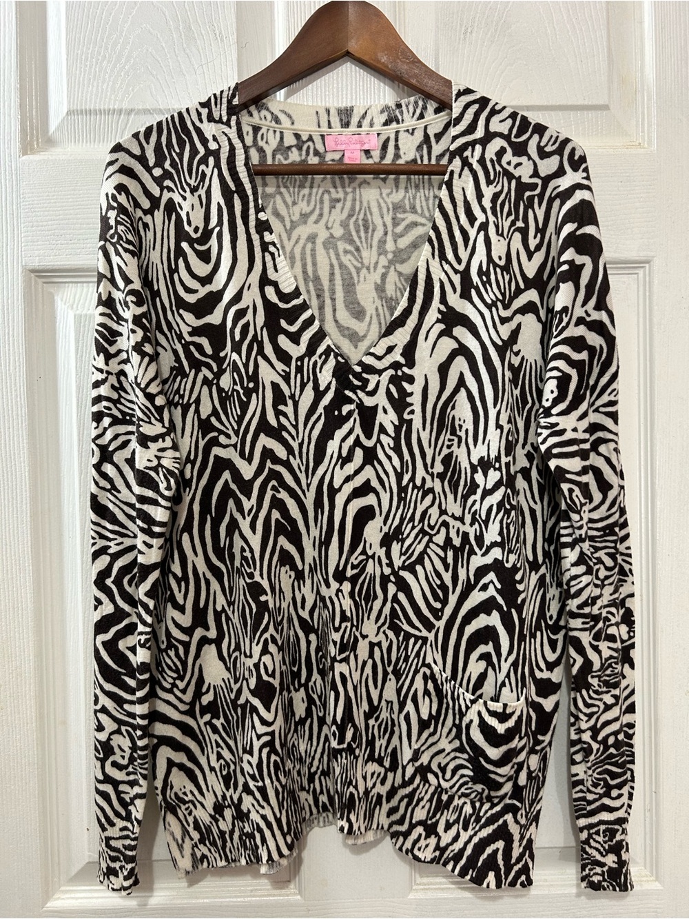 Lilly Pulitzer Zebra Print V-Neck Pullover Sweater Medium Split Hem Resortwear